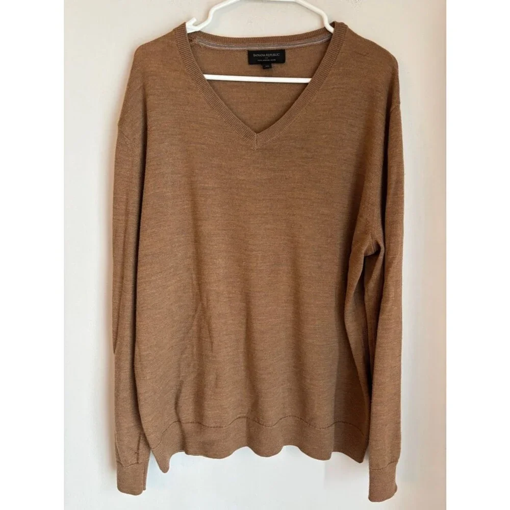 Banana Republic Men's 100% merino wool V-Neck knit  Sweater Light Brown XL EUC